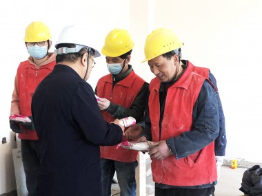 “五一”慰問進工地，情系人心鼓干勁！